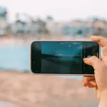 Lo smartphone ci accompagna tutto il giorno: come usarlo meglio senza quasi accorgersene
